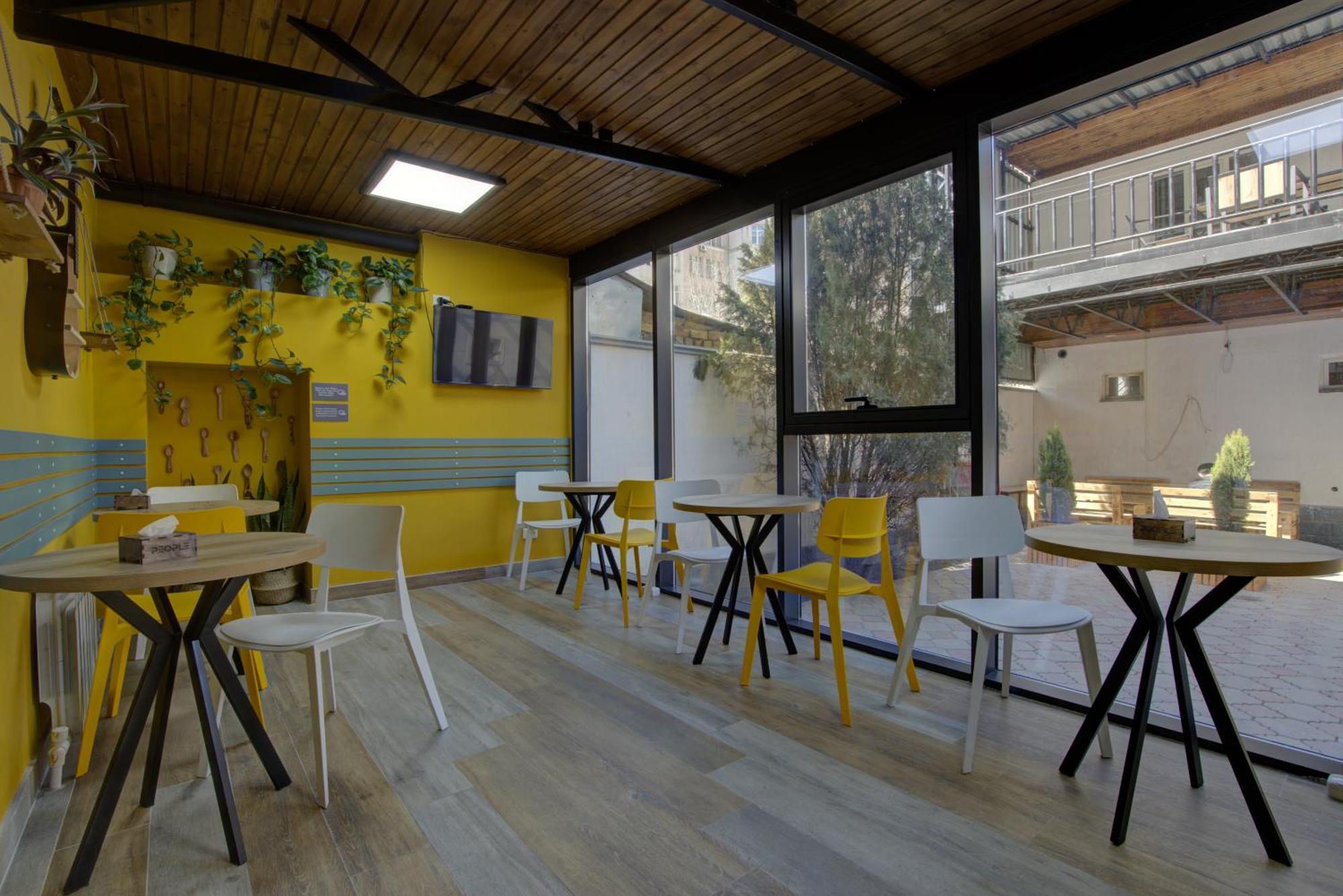 People Hostel & Coworking Bisjkek Eksteriør bilde